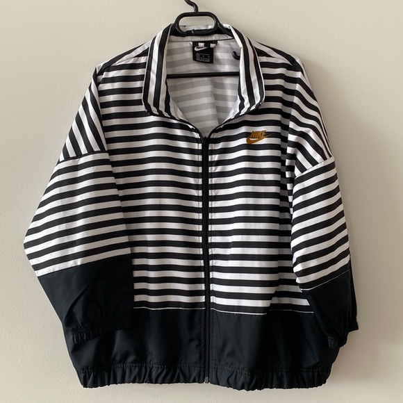 ❤️ NIKE - Ladies Windbreaker ❤️ - Picture 6 of 14